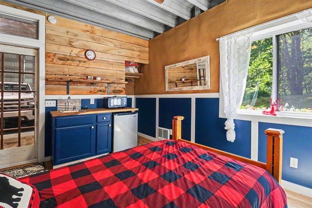 6830 N 120th Avenue, Hart, MI 49420