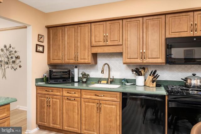 9 POE LANE, Allentown, NJ 08501