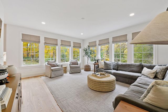 20555 Linden Road, Deephaven, MN 55331