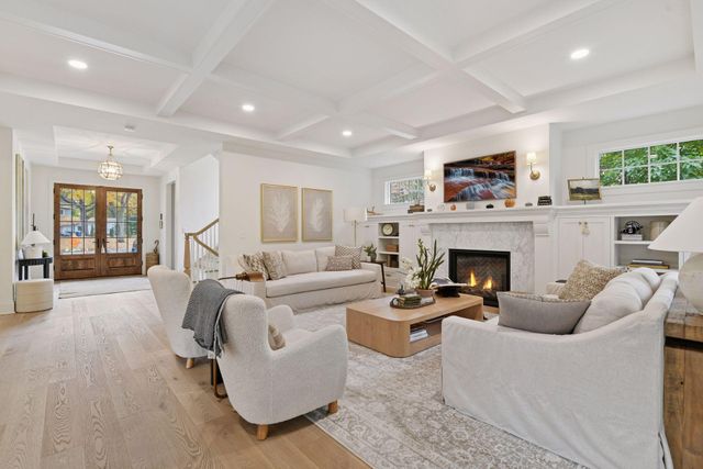 20555 Linden Road, Deephaven, MN 55331