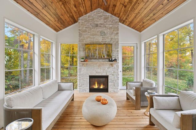 20555 Linden Road, Deephaven, MN 55331