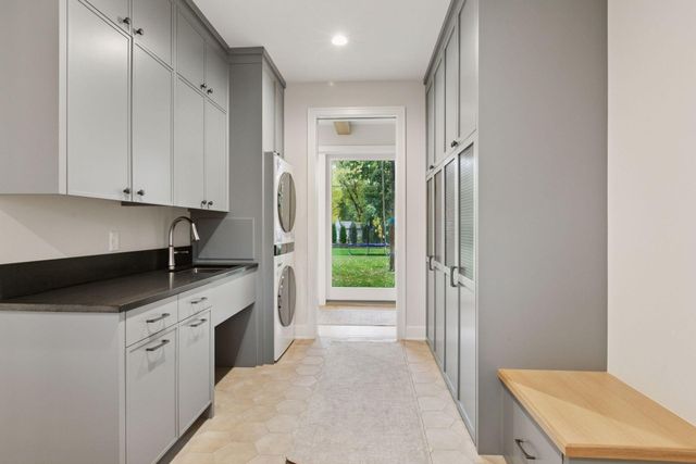 20555 Linden Road, Deephaven, MN 55331