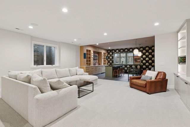 20555 Linden Road, Deephaven, MN 55331