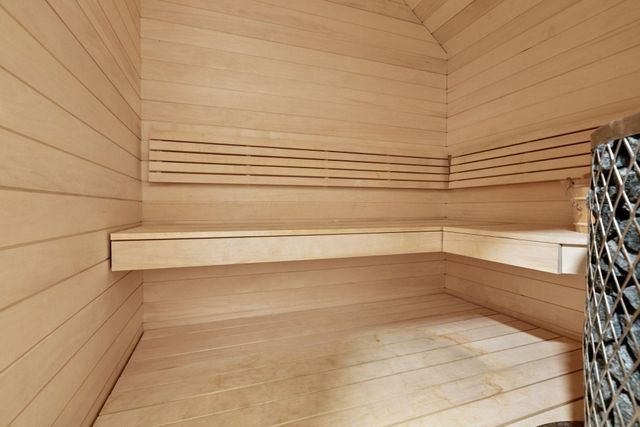 20555 Linden Road, Deephaven, MN 55331