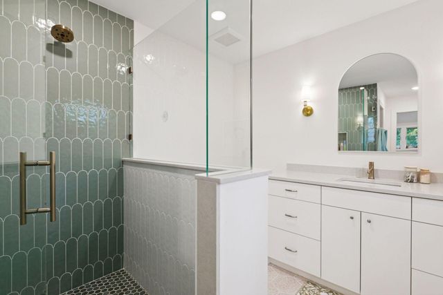 20555 Linden Road, Deephaven, MN 55331