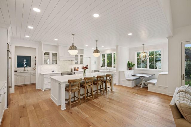 20555 Linden Road, Deephaven, MN 55331