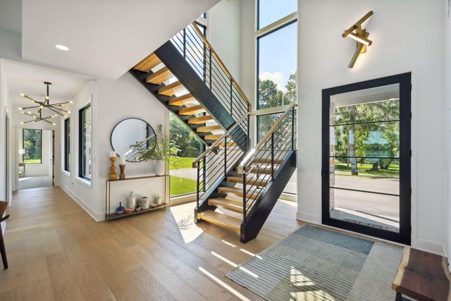 20555 Linden Road, Deephaven, MN 55331