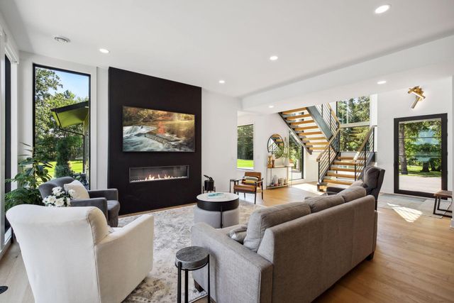 20555 Linden Road, Deephaven, MN 55331