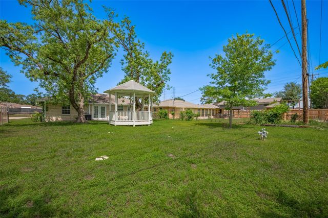 3042 Oak Forest Drive, Houston, TX 77018