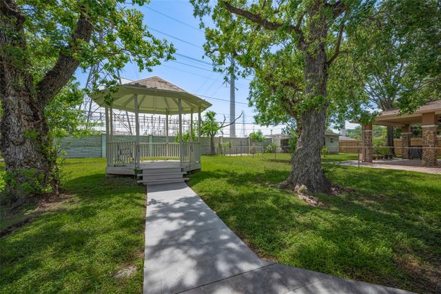 3042 Oak Forest Drive, Houston, TX 77018