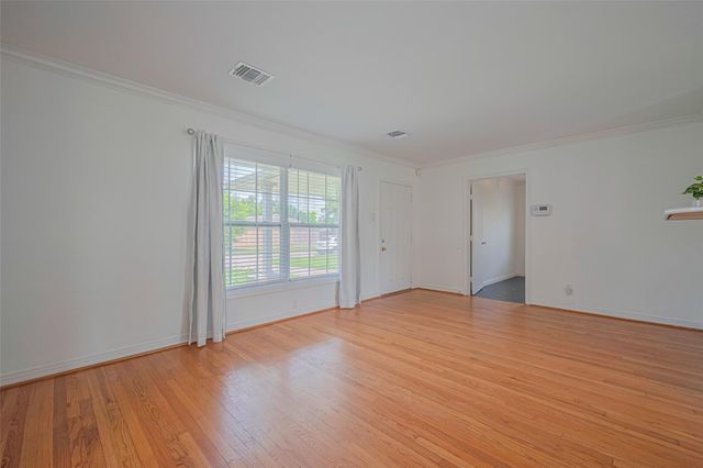 3042 Oak Forest Drive, Houston, TX 77018