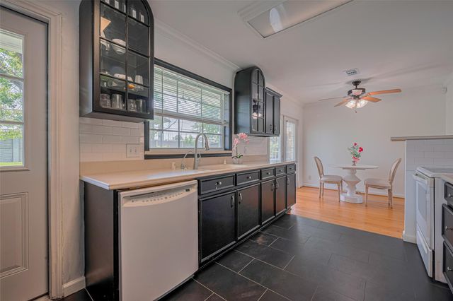 3042 Oak Forest Drive, Houston, TX 77018