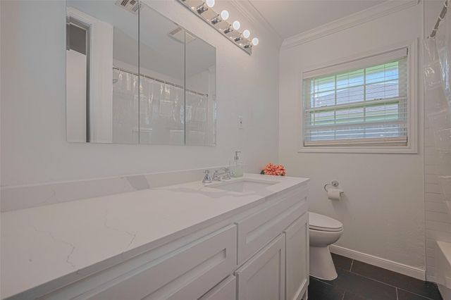 3042 Oak Forest Drive, Houston, TX 77018