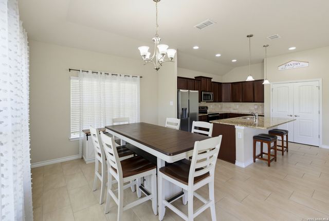148 Lark Hill, Floresville, TX 78114