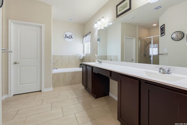 148 Lark Hill, Floresville, TX 78114