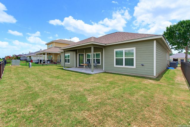 148 Lark Hill, Floresville, TX 78114