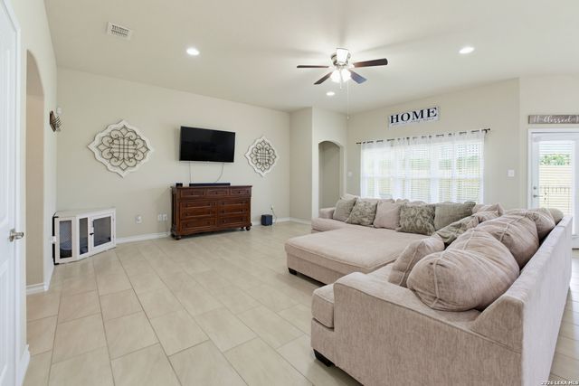 148 Lark Hill, Floresville, TX 78114