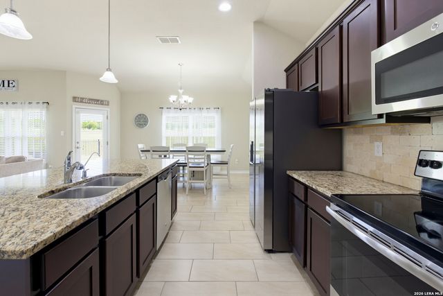 148 Lark Hill, Floresville, TX 78114