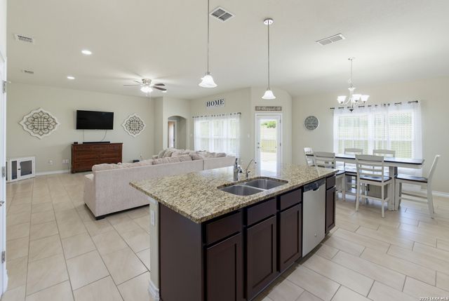 148 Lark Hill, Floresville, TX 78114