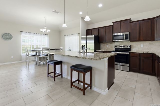 148 Lark Hill, Floresville, TX 78114