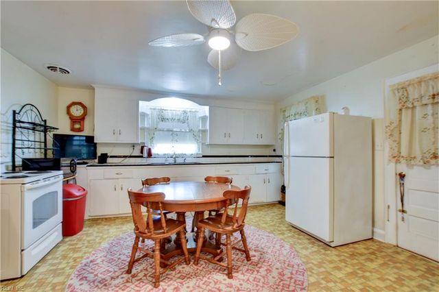 3904 Wyatt DR, Portsmouth, VA 23703