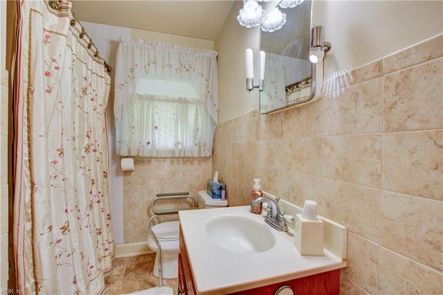 3904 Wyatt DR, Portsmouth, VA 23703