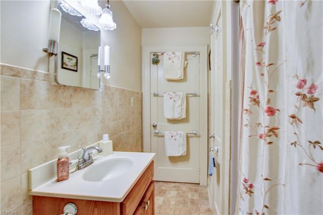 3904 Wyatt DR, Portsmouth, VA 23703