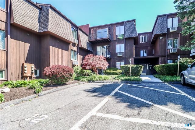 136 Deer Hill Avenue B12, Danbury, CT 06810