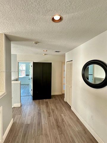 1113 NW 97th Dr, Coral Springs, FL 33071