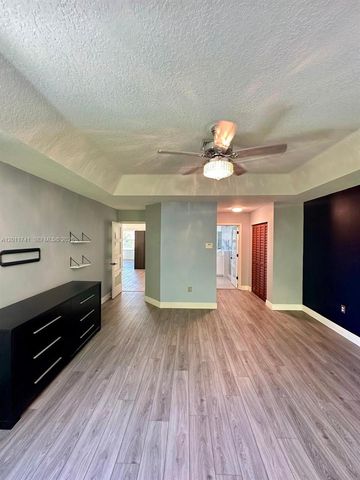 1113 NW 97th Dr, Coral Springs, FL 33071