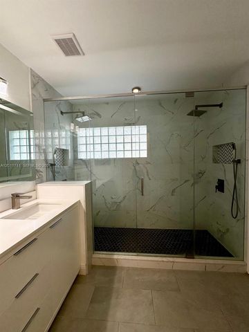 1113 NW 97th Dr, Coral Springs, FL 33071