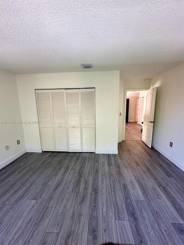 1113 NW 97th Dr, Coral Springs, FL 33071