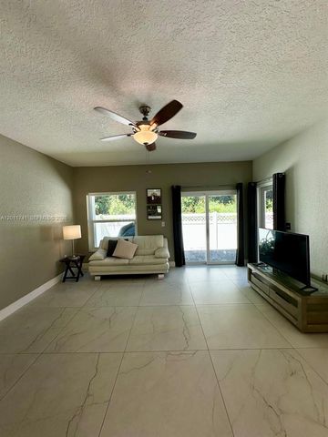 1113 NW 97th Dr, Coral Springs, FL 33071