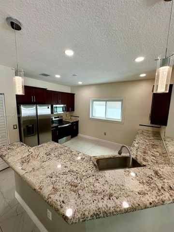 1113 NW 97th Dr, Coral Springs, FL 33071