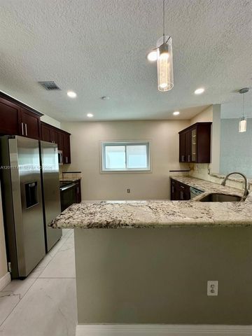 1113 NW 97th Dr, Coral Springs, FL 33071