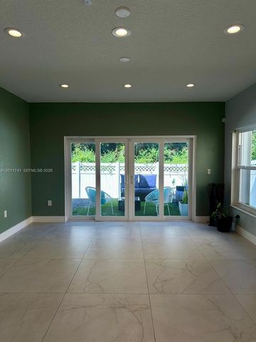 1113 NW 97th Dr, Coral Springs, FL 33071