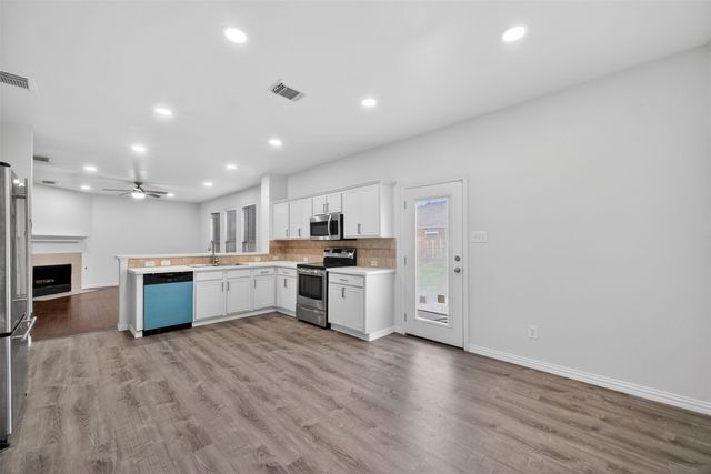 1060 Westbrook Court, Grand Prairie, TX 75052