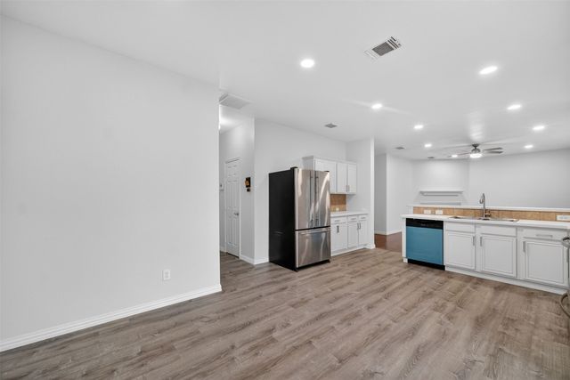 1060 Westbrook Court, Grand Prairie, TX 75052