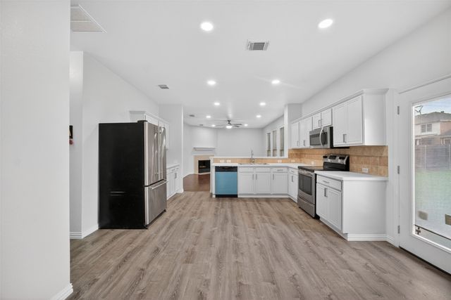 1060 Westbrook Court, Grand Prairie, TX 75052
