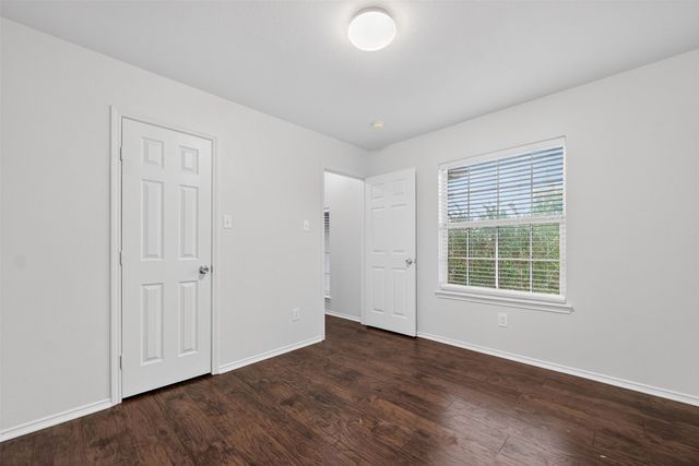 1060 Westbrook Court, Grand Prairie, TX 75052