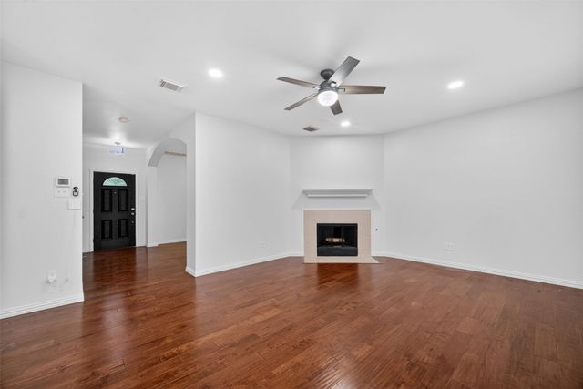 1060 Westbrook Court, Grand Prairie, TX 75052
