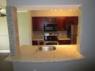 2405 NW 33rd Street 1211, Oakland Park, FL 33309