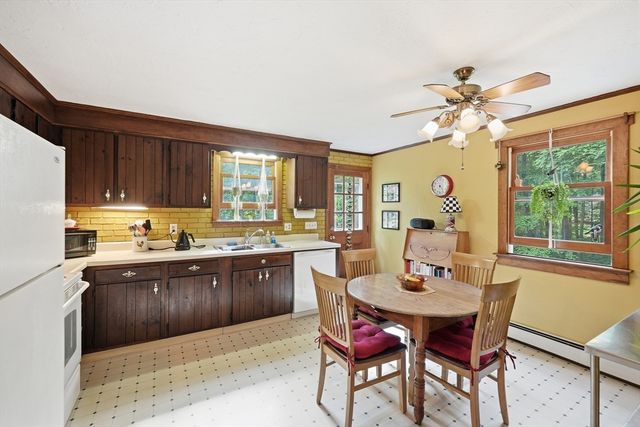 46 Prospect St, Rutland, MA 01543