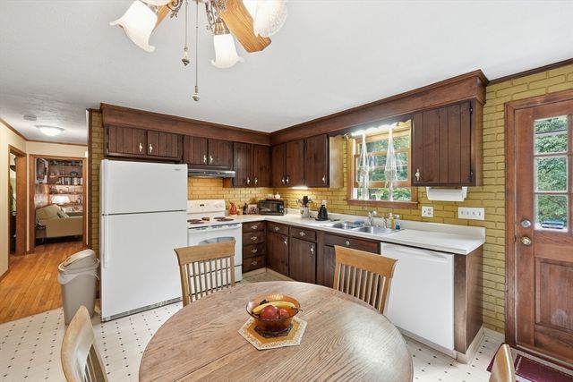46 Prospect St, Rutland, MA 01543