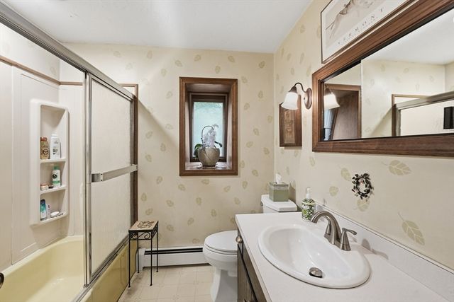 46 Prospect St, Rutland, MA 01543