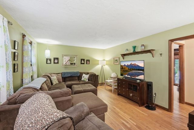 46 Prospect St, Rutland, MA 01543