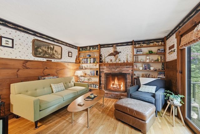 46 Prospect St, Rutland, MA 01543