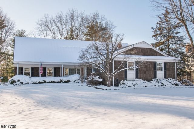 3 Maple Ct, East Hanover Twp., NJ 07936