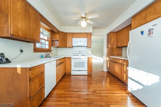 3 Maple Ct, East Hanover Twp., NJ 07936