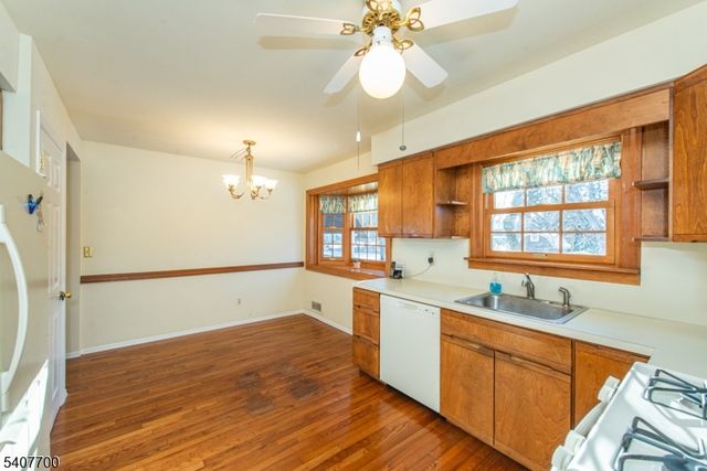 3 Maple Ct, East Hanover Twp., NJ 07936